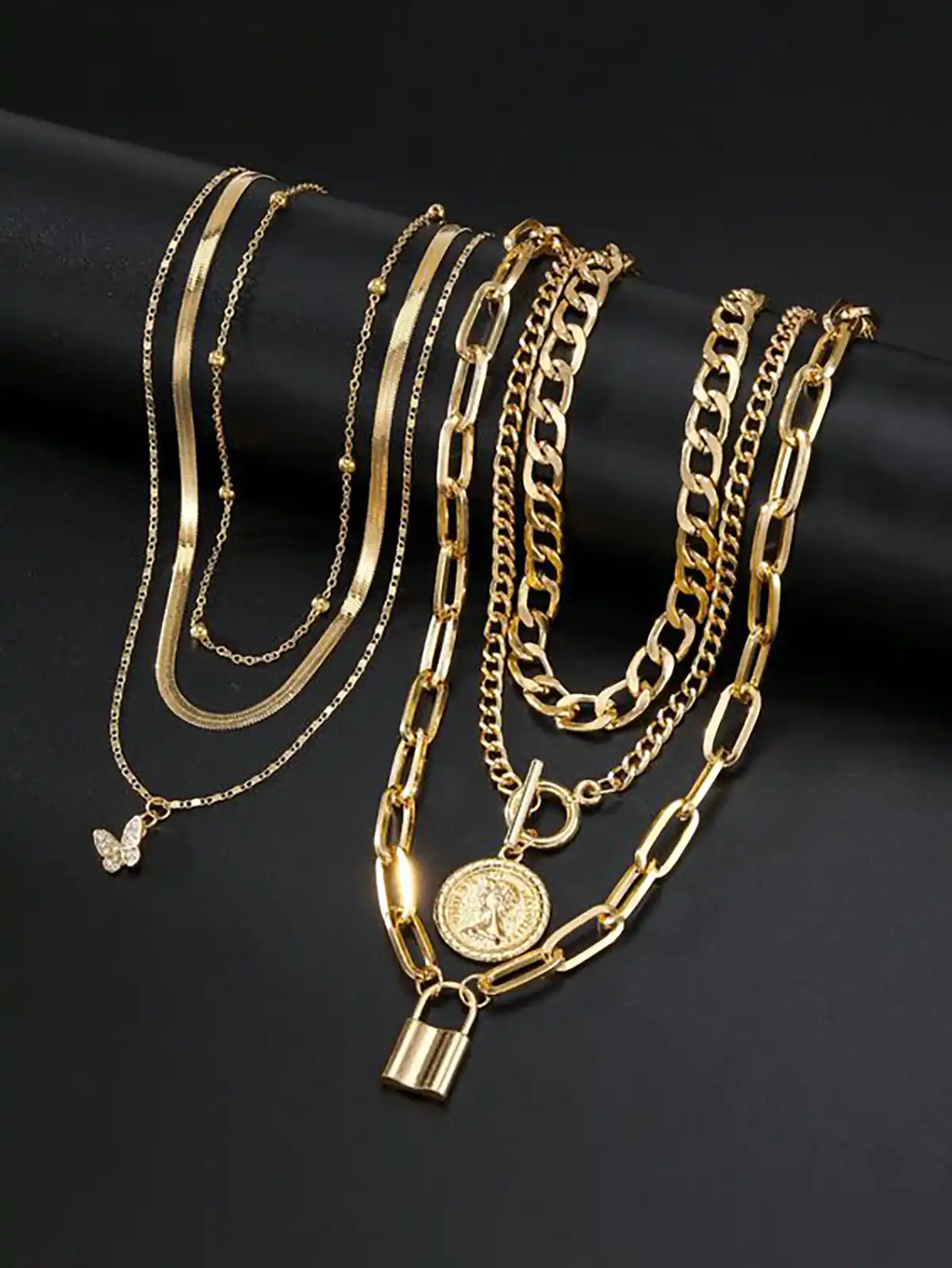 طلا کارتیر در جعبه مخصوص